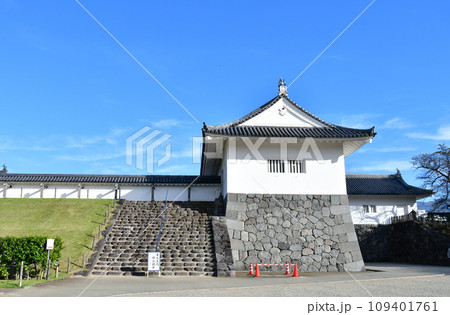 山形市　山形城　国史跡　二の丸枡形東大手門　土塀　櫓門と続櫓 109401761