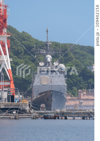 停泊する米海軍ミサイル巡洋艦シャイロー 109402158