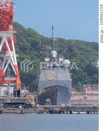 停泊する米海軍ミサイル巡洋艦シャイロー 109402159