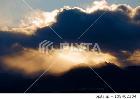 夕方の日高山脈 夕方の日高山脈 109402304
