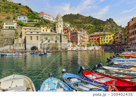 Picturesque town Vernazza Picturesque town Vernazza 109402438