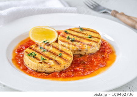 Grilled cheese with tomato sauce 109402736