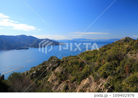 江田島/追の浦渓谷 丈ノ内展望所から瀬戸内海を望む（日本 広島県江田島市） 109402976