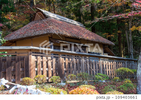 福島県　白河市　南湖公園　松平定信を祀る南湖神社の松風亭羅月庵 109403661