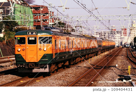 1997年東海道本線新子安駅付近を走る113系電車 1997年東海道本線新子安駅付近を走る113系電車 109404431