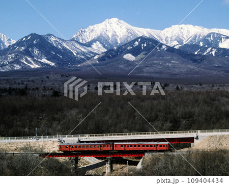 1978年小海線野辺山駅付近を走るキハ52 1978年小海線野辺山駅付近を走るキハ52 109404434