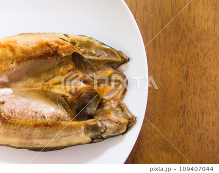 日本食 焼き魚 ほっけの塩焼き 日本食 焼き魚 ほっけの塩焼き 109407044
