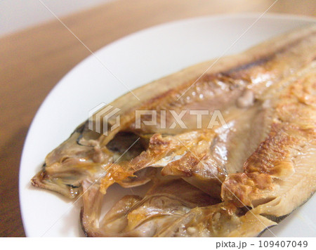 日本食 焼き魚 ほっけの塩焼き 日本食 焼き魚 ほっけの塩焼き 109407049