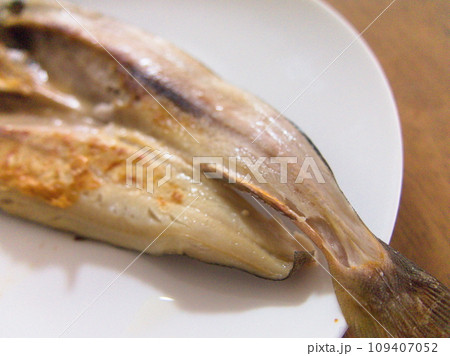 日本食　焼き魚　ほっけの塩焼き 109407052