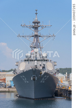 停泊する米海軍イージス艦フィッツジェラルド 109407265
