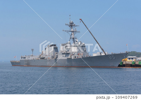 整備中の米海軍イージス艦マクキャンベル 109407269