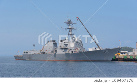 整備中の米海軍イージス艦マクキャンベル 109407276