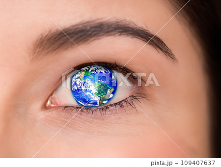 環境問題 瞳に地球が映る女性、虹彩、目のマクロ撮影 クローズアップ AI生成画像 環境問題 瞳に地球が映る女性、虹彩、目のマクロ撮影 クローズアップ AI生成画像 109407637