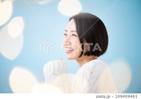 女性　ふわふわ　前ボケ　ビューティー 109409461