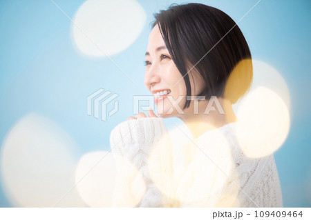 女性　ふわふわ　前ボケ　ビューティー 109409464