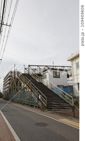 2023年12月に撤去工事の開始が予定されている三鷹跨線人道橋、太宰治のゆかりの地として知られる 109409606
