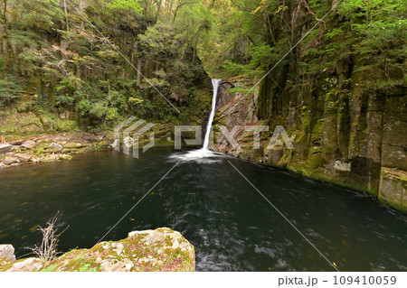 赤目四十八滝 布曳滝(三重県名張市赤目町) 赤目四十八滝 布曳滝(三重県名張市赤目町) 109410059