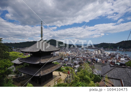 尾道　天寧寺三重塔と尾道水道 109410475