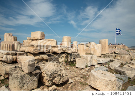 ギリシャアテネのとても美しく歴史的なアクロポリスの風景 ギリシャアテネのとても美しく歴史的なアクロポリスの風景 109411451