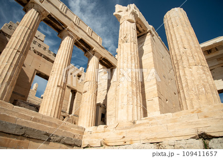 ギリシャアテネのとても美しく歴史的なアクロポリスの風景 109411657