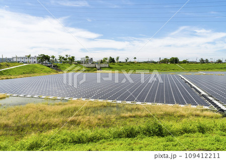 View of the floating Solar power system on the flood detention basin in Kaohsiung, Taiwan. View of the floating Solar power system on the flood detention basin in Kaohsiung, Taiwan. 109412211