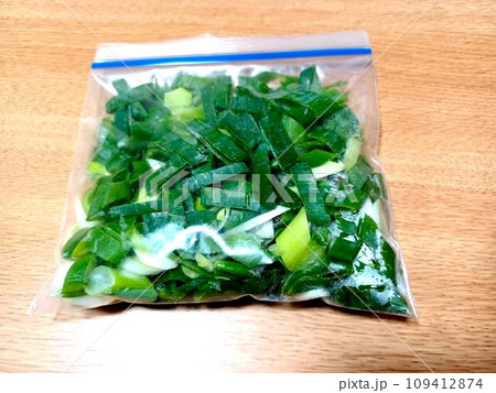 長ねぎを冷凍保存するまえの下ごしらえ 長ねぎを冷凍保存するまえの下ごしらえ 109412874