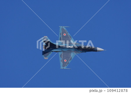 航空祭で機動飛行を行う航空自衛隊 飛行開発実験団のF-2 航空祭で機動飛行を行う航空自衛隊 飛行開発実験団のF-2 109412878