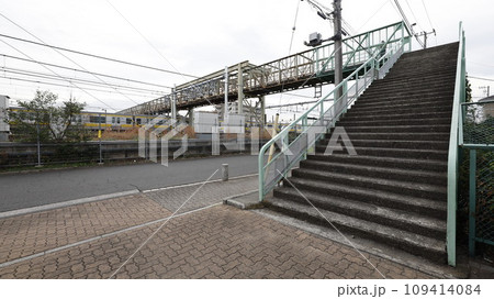 2023年12月に撤去工事の開始が予定されている三鷹跨線人道橋、太宰治のゆかりの地として知られる 109414084