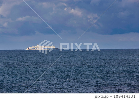 冬まじかの日本海 冬まじかの日本海 109414331