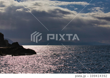 冬まじかの日本海 109414392