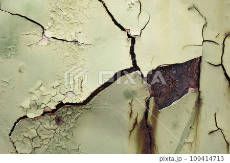 Grunge cracked wall 109414713