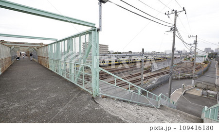 2023年12月に撤去工事の開始が予定されている三鷹跨線人道橋、太宰治のゆかりの地として知られる 109416180
