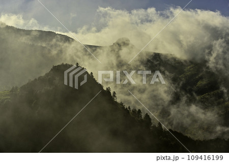 志賀高原横手山の秋 109416199