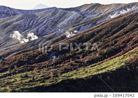 紅葉が美しい草津白根山の山田峠 紅葉が美しい草津白根山の山田峠 109417042