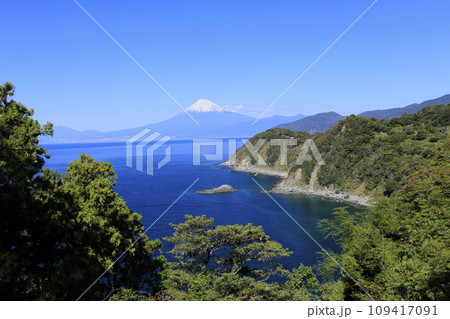 恋人岬からの駿河湾越の富士山 恋人岬からの駿河湾越の富士山 109417091