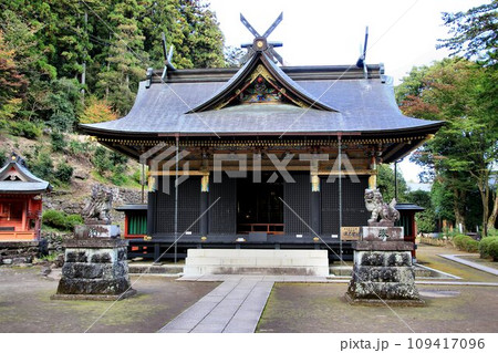 紅葉に彩られた妙義山… 錦秋の妙義神社 紅葉に彩られた妙義山… 錦秋の妙義神社 109417096