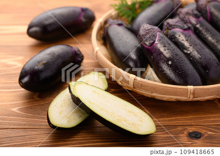 フレッシュなナスビ(木目バック) フレッシュなナスビ(木目バック) 109418665