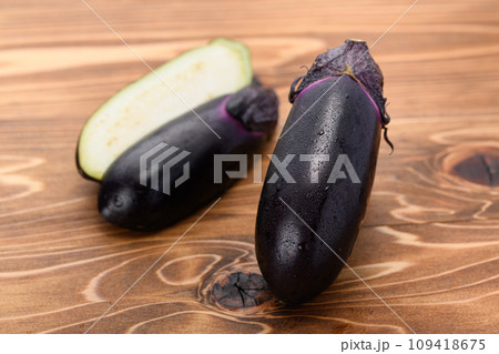 フレッシュなナスビ（木目バック） 109418675