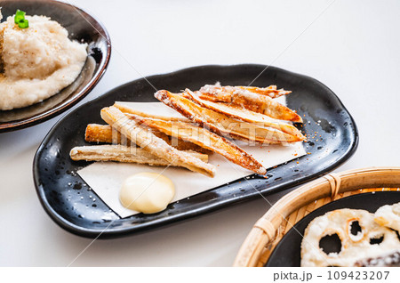 根菜料理　ごぼうの唐揚げ 109423207