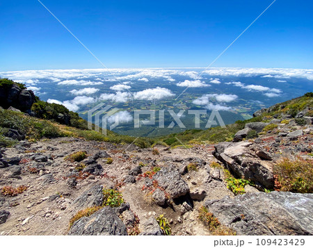 羊蹄山の登山中の絶景 109423429