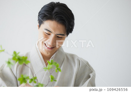 着物を着た男性 着物を着た男性 109426556