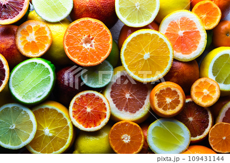 A close-up arrangement of assorted citrus fruits 109431144
