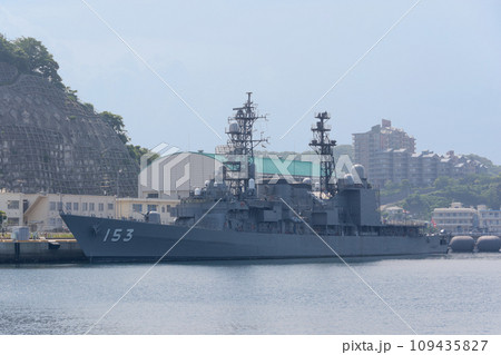 停泊する海上自衛隊護衛艦ゆうぎり 停泊する海上自衛隊護衛艦ゆうぎり 109435827