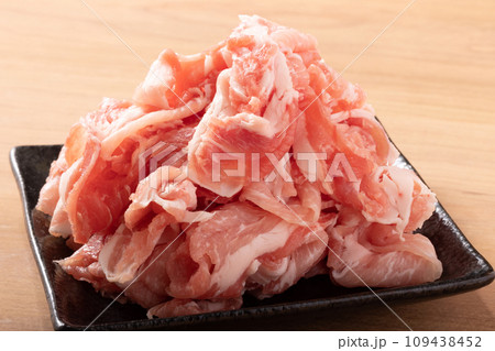 山形県産 庄内豚 肩ロース切り落とし(しゃぶしゃぶ用) 山形県産 庄内豚 肩ロース切り落とし(しゃぶしゃぶ用) 109438452