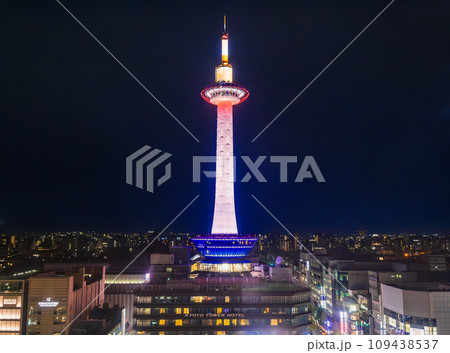 ライトアップされた京都タワー 109438537