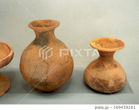 弥生土器　壺型土器 109439281