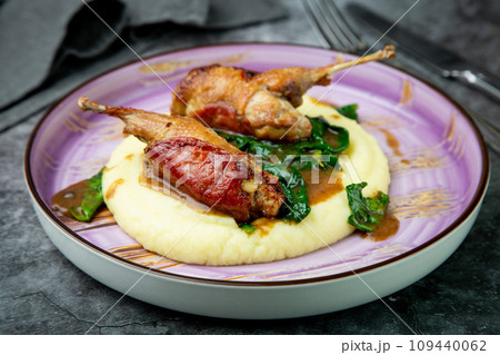 baked chicken wings with gravy, spinach and mashed potatoes top view 109440062