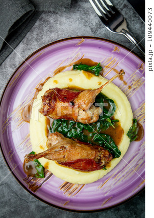 baked chicken wings with gravy, spinach and mashed potatoes top view 109440073