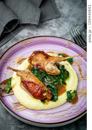baked chicken wings with gravy, spinach and mashed potatoes top view 109440601
