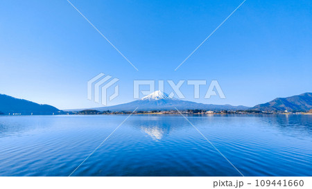 富士山(春・河口湖畔より) 富士山(春・河口湖畔より) 109441660